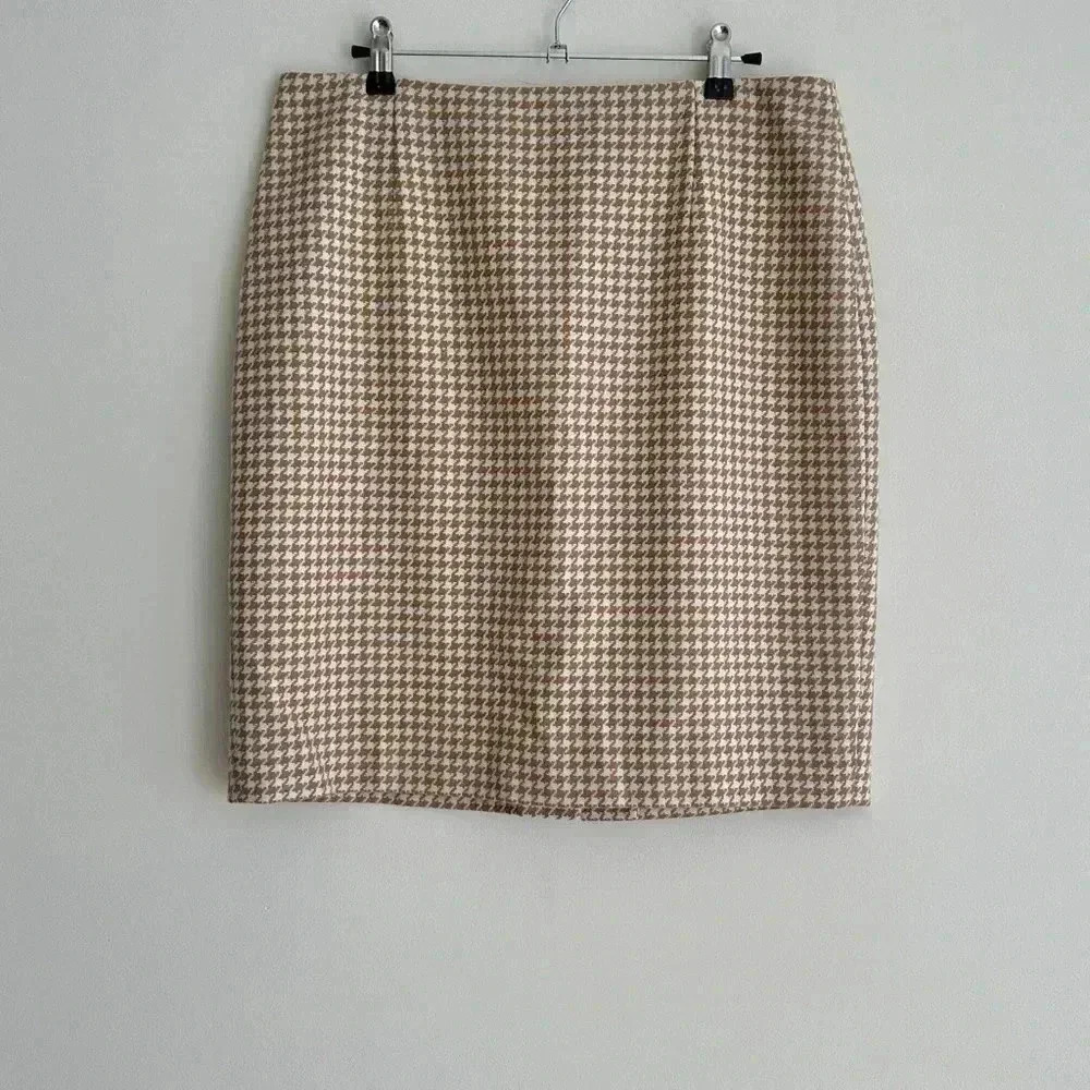 Ann Taylor LOFT Tan and Cream Houndstooth Wool Blend Pencil Skirt, Size 12 - Picture 2 of 16